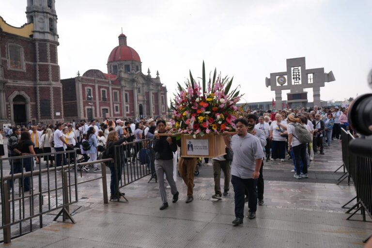 Arquidiócesis de Los Ángeles presentó 45 mil intenciones de oración ante la Guadalupana