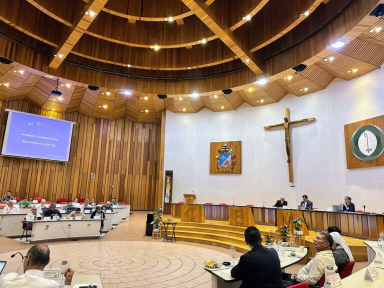 Iglesia fortalece administración económica de las diócesis