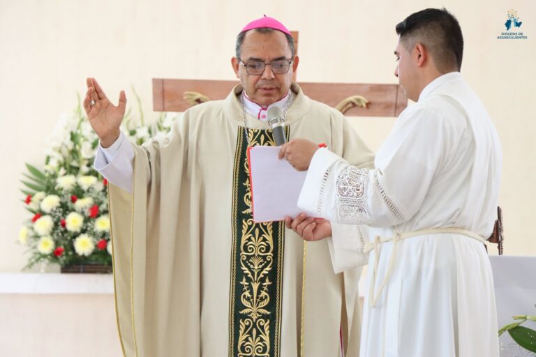 Mons. Juan Espinoza llama a pasar de las palabras a los hechos en la familia, la Iglesia y la sociedad