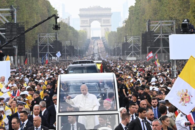 “Papamanía” en marcha: un medio secular analiza el impacto de León XIV en Francia