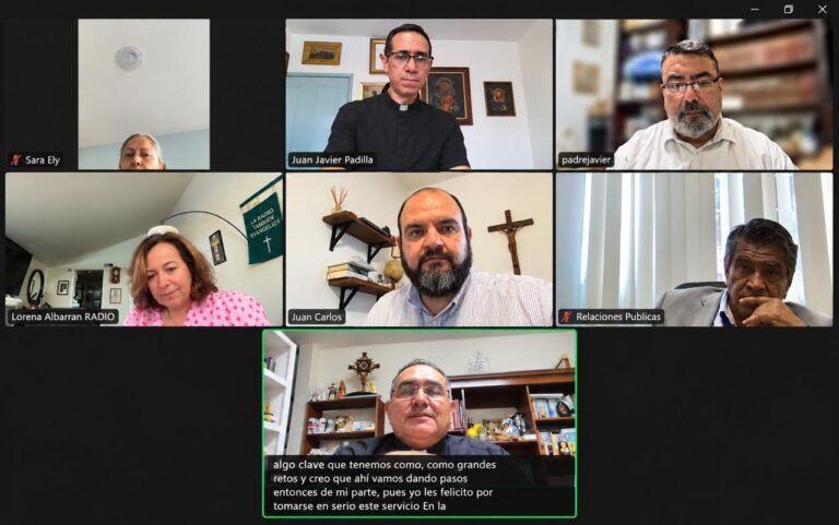 Radios católicas, llamadas a escuchar, acompañar y caminar en red: Mons. Héctor López