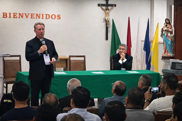 Nombran secretario del Culto Divino a Mons. Aurelio García Macías; visitó México recientemente