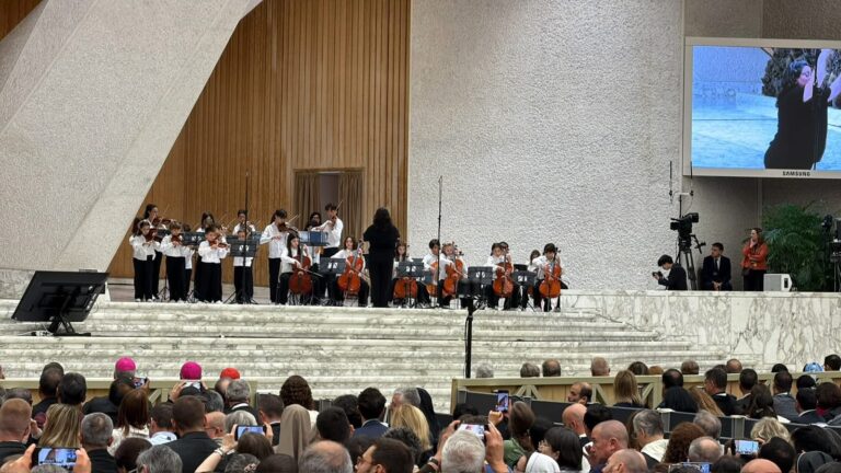 La educación debe formar personas capaces de transformar la sociedad, destaca Congreso en Roma