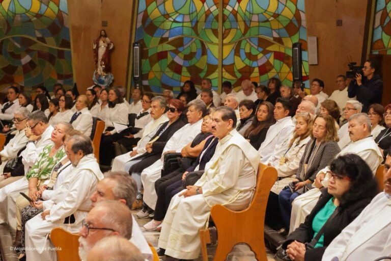 Puebla reúne a 200 diáconos permanentes y sus esposas de 28 diócesis de México