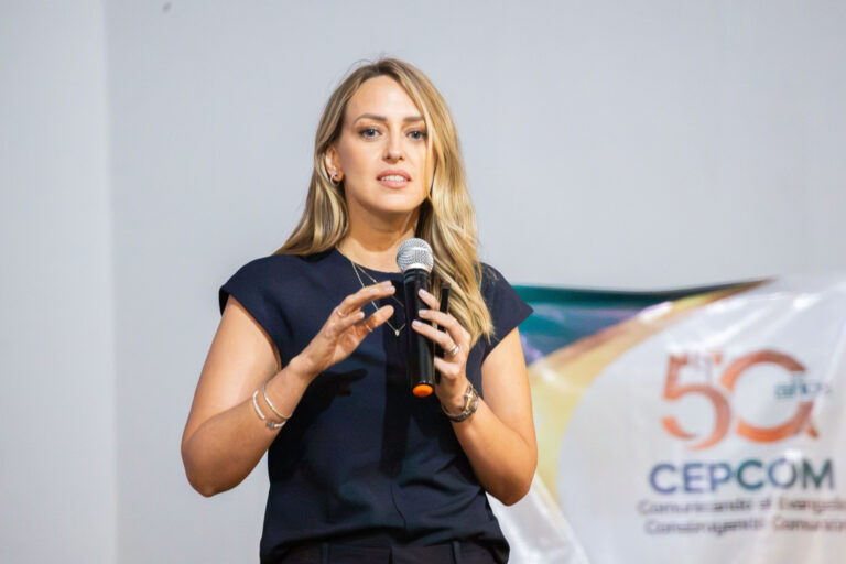 Comunicar exige preparación, objetivos, coherencia y cercanía con las realidades humanas: Paulina Amozurrutia