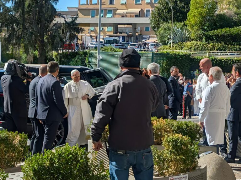 Vaticano confirma cáncer de pulmón en León XIV; Iglesia en México pide orar por la salud del Papa